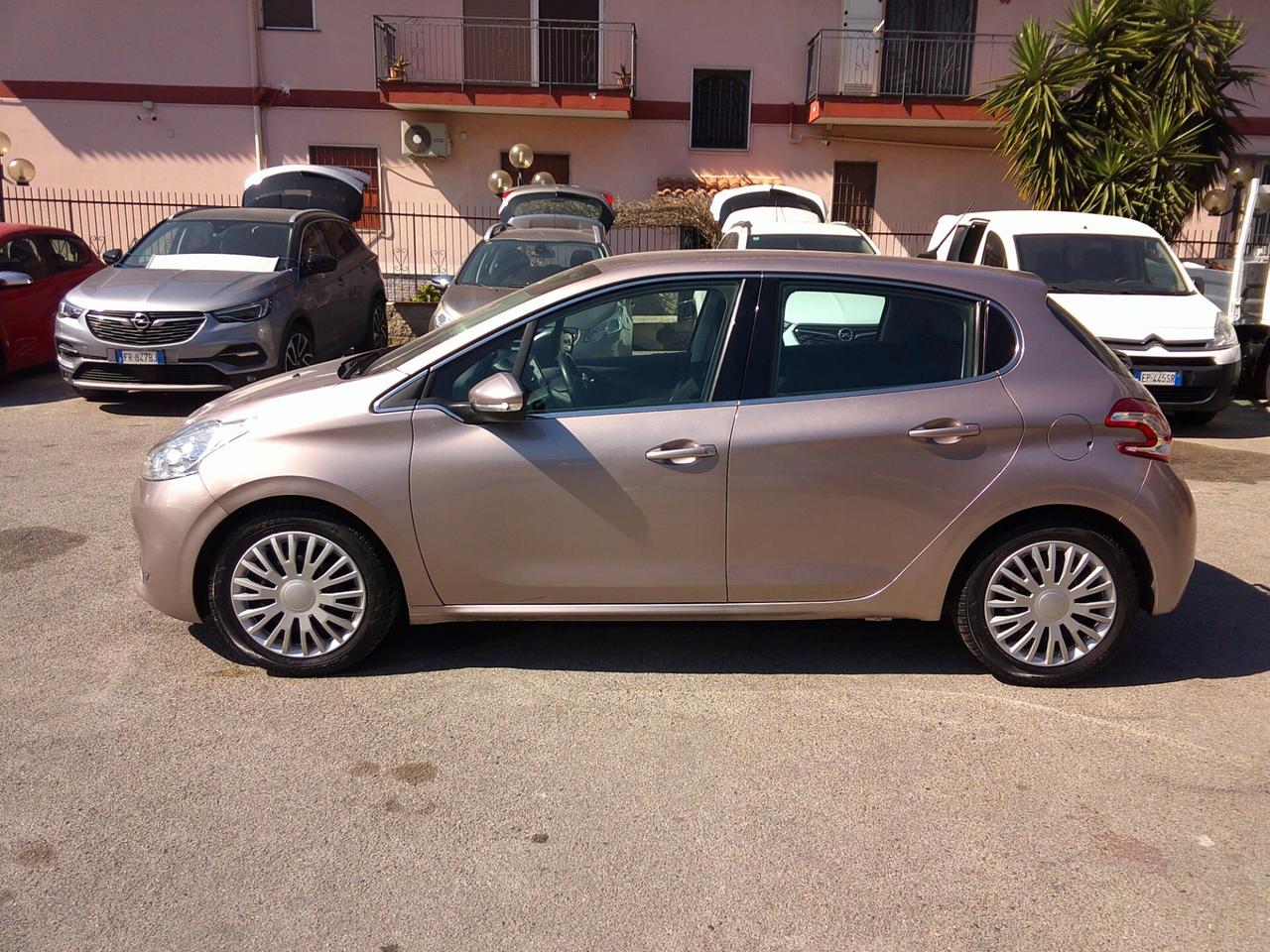 Peugeot 208 1.4 HDi 68 CV 5 porte Allure 2013