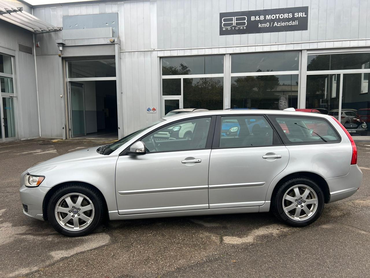 Volvo V50 2.0 D cat Momentum PREZZO PER COMMERCIANTI