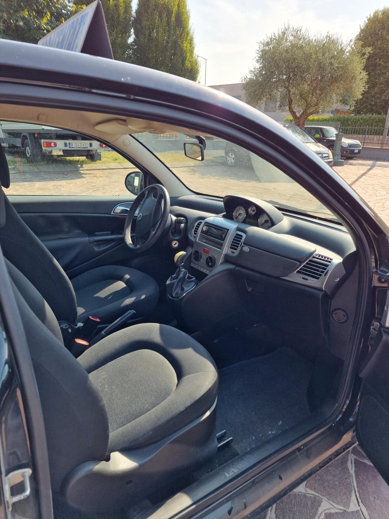 Lancia Ypsilon 1.2 69 CV Diva per NEOPATENTATI