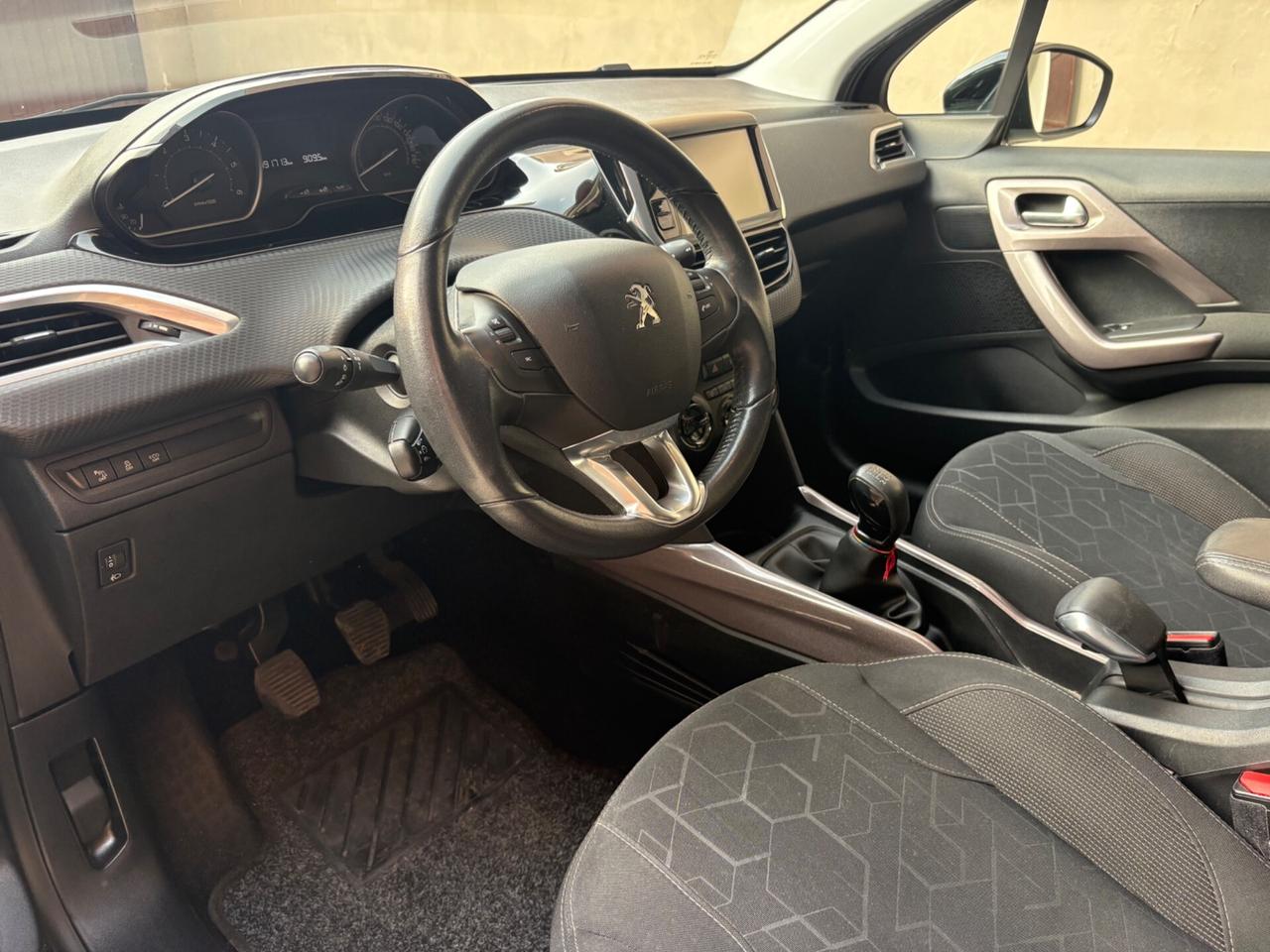 Peugeot 2008 BlueHDi 100 Black Matt 2015