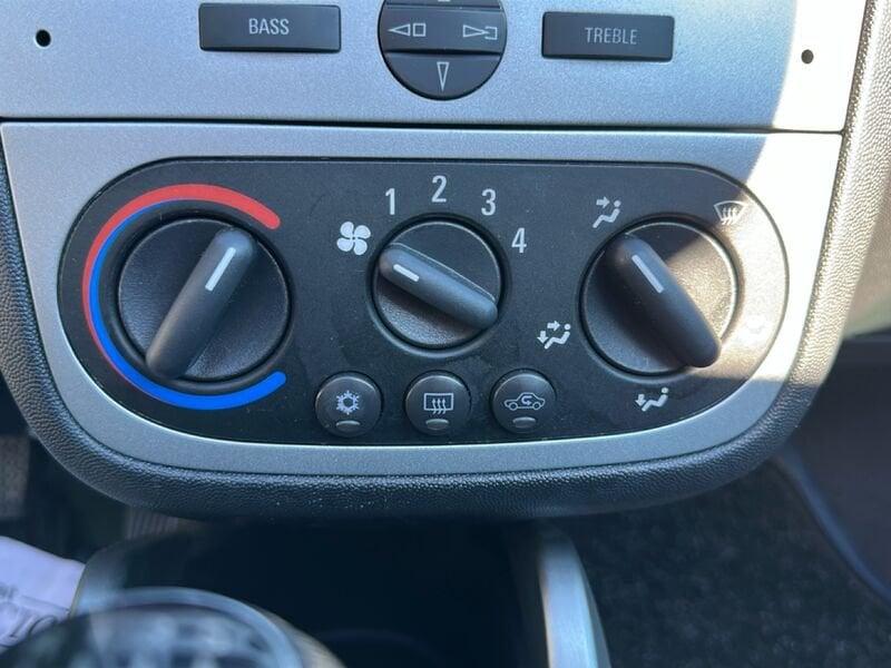 Opel Tigra TwinTop Tigra TwinTop 1.4 16V Sport