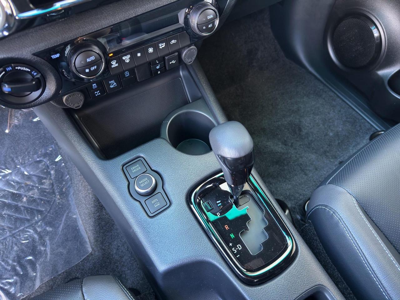 Toyota Hilux - MY25 Double Cab Invincible 48V