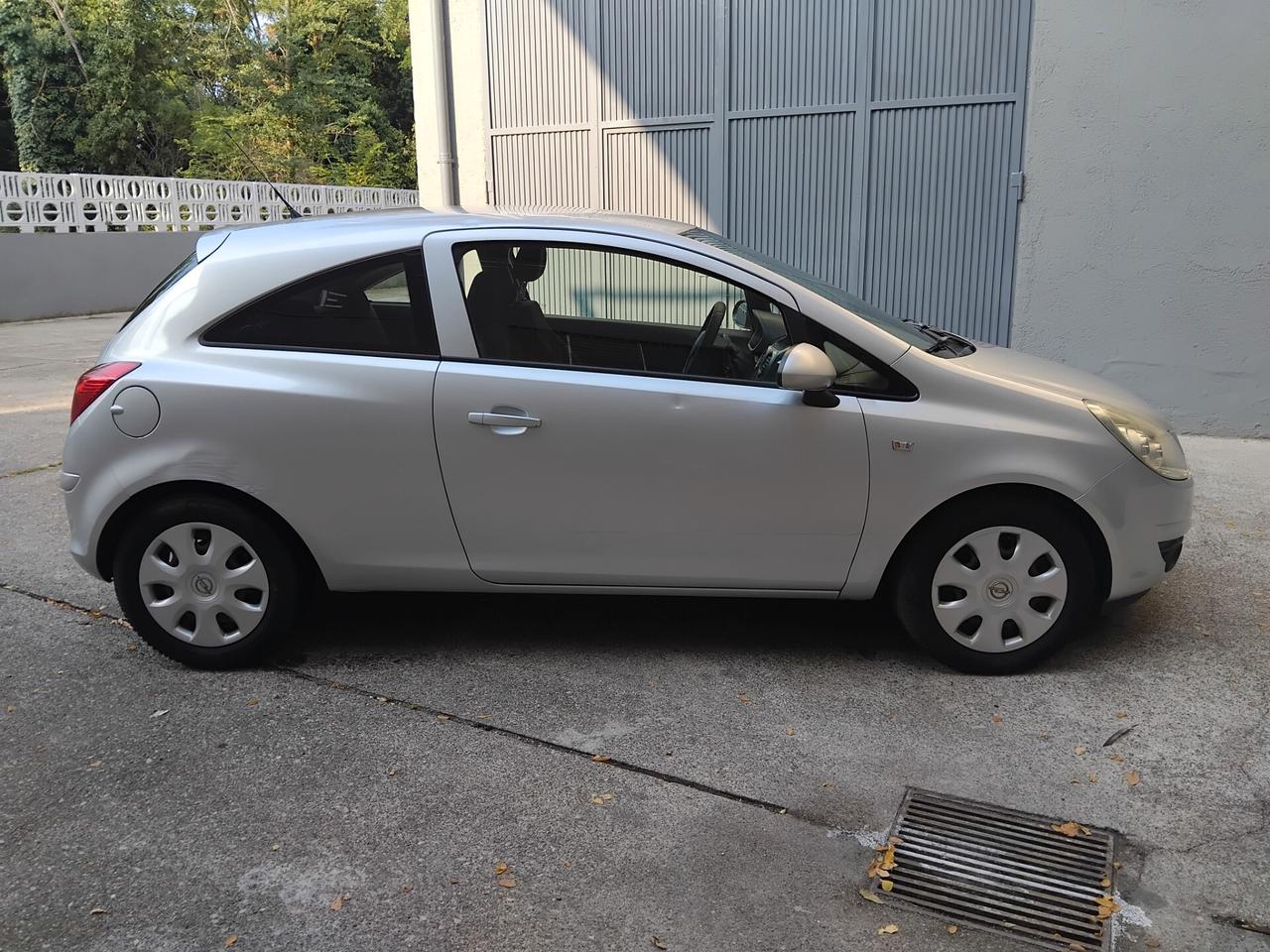 Opel Corsa 1.2 benzina