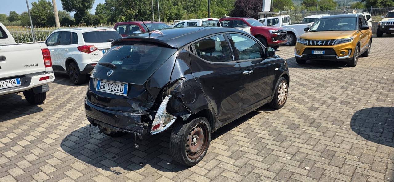 LANCIA YPSILON 1,2 69cv SINISTRATA