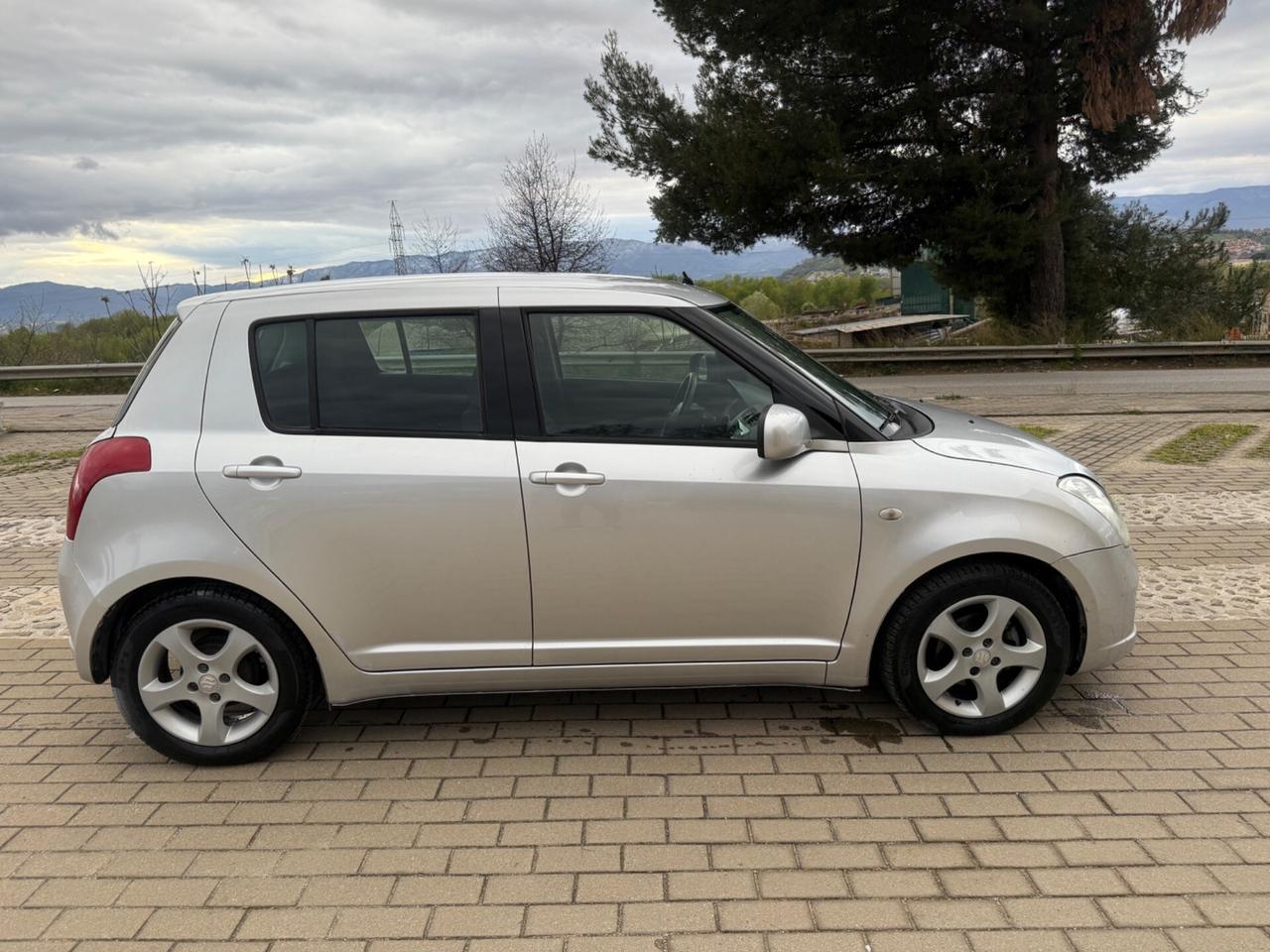 Suzuki Swift benzina