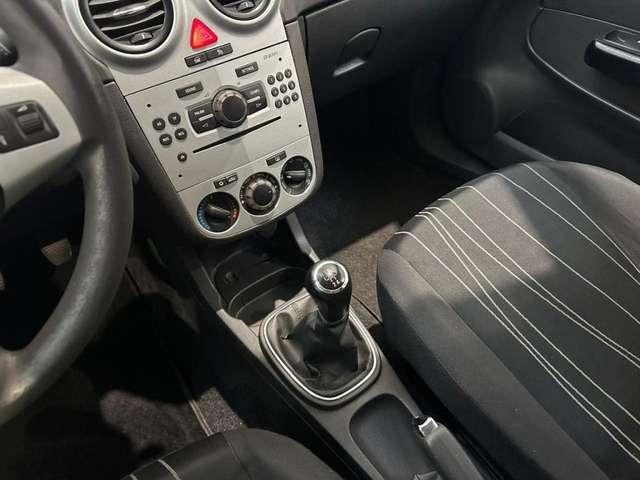 Opel Corsa 1.4 16V 5P NEOPATENTATI