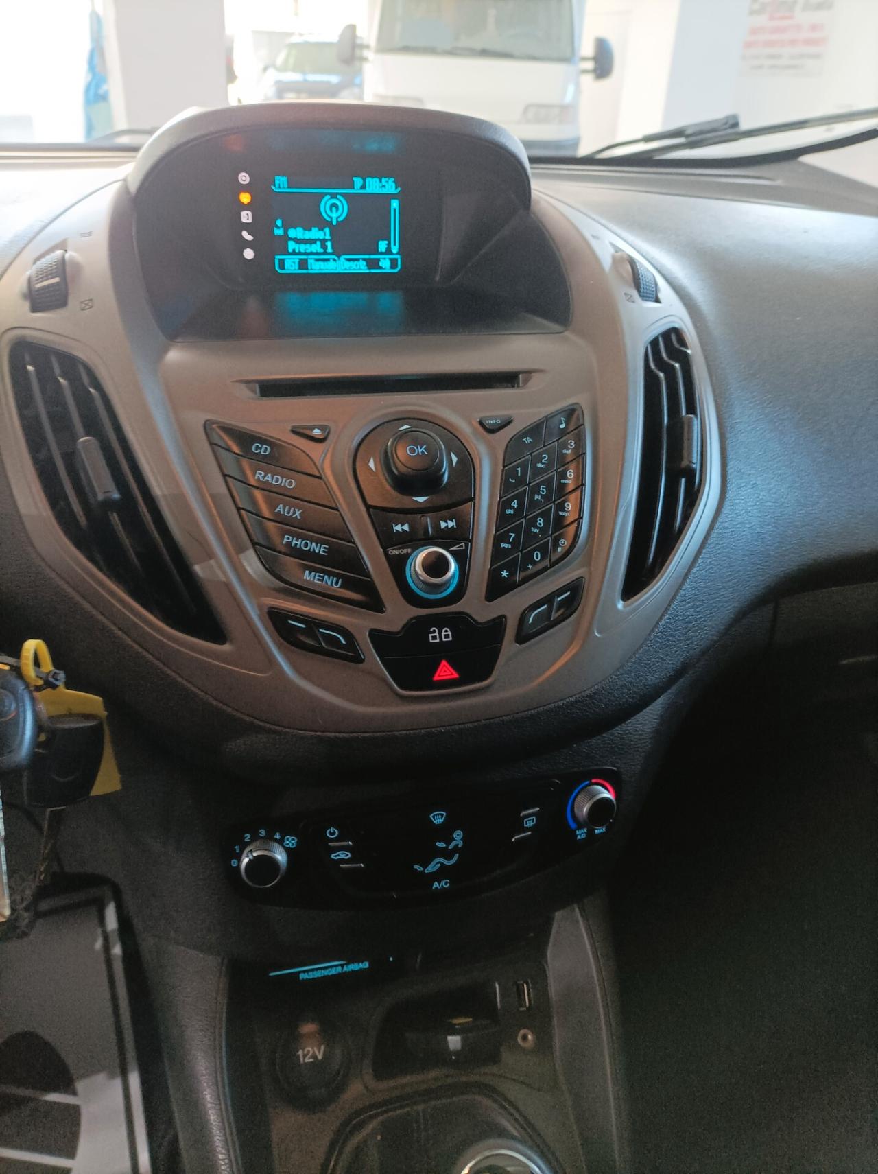 Ford Tourneo Courier 1.0 EcoBoos SOLO 24000KM