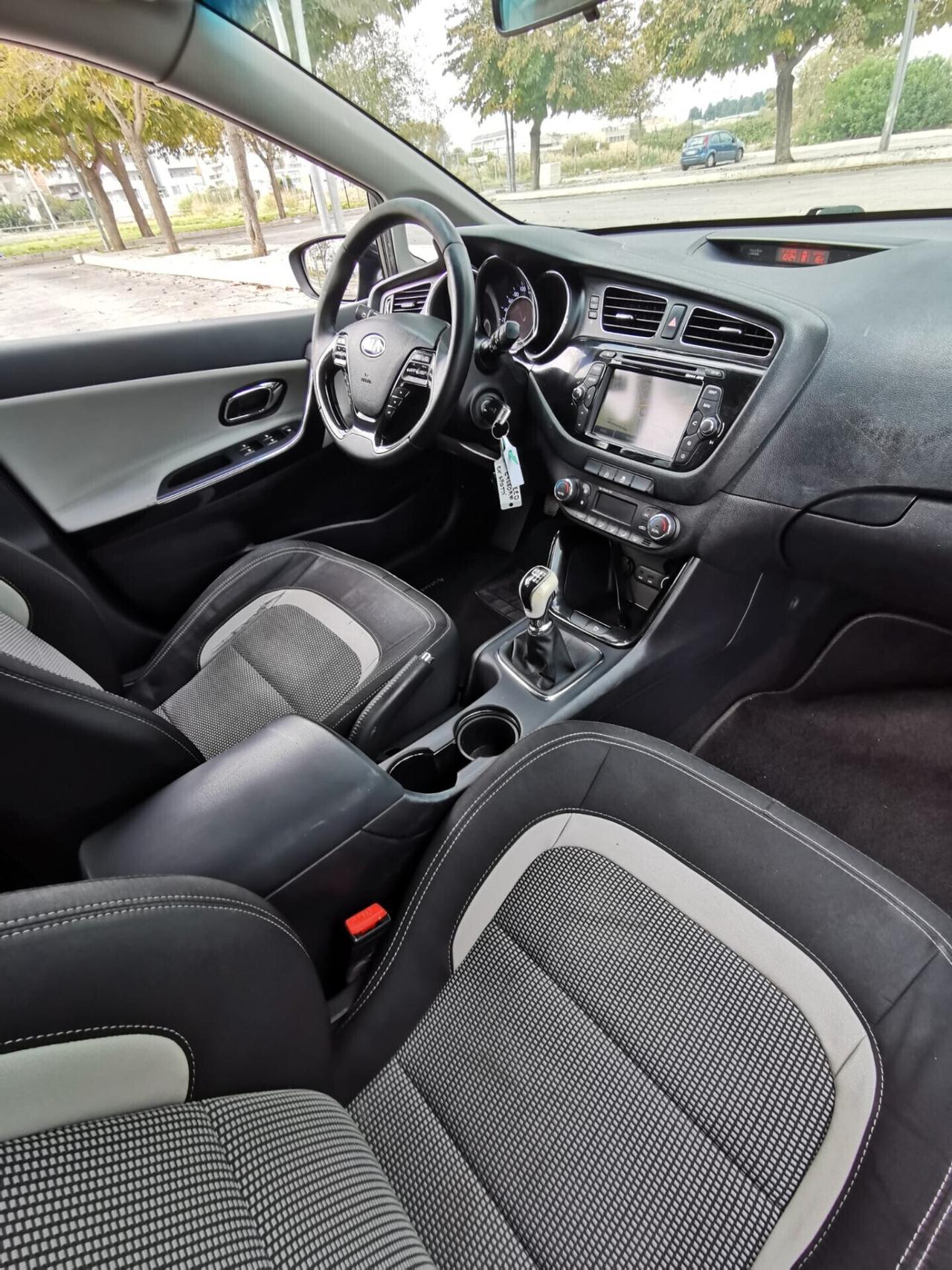 Kia Ceed Sportswagon cee'd 1.6 CRDi 128 CV SW Stop&Go high tech