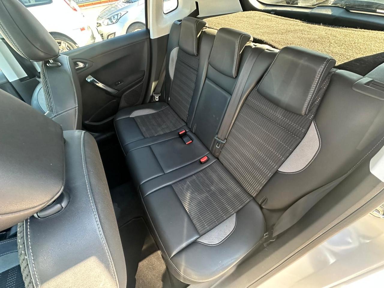 Peugeot 2008 BlueHDi 100 Allure