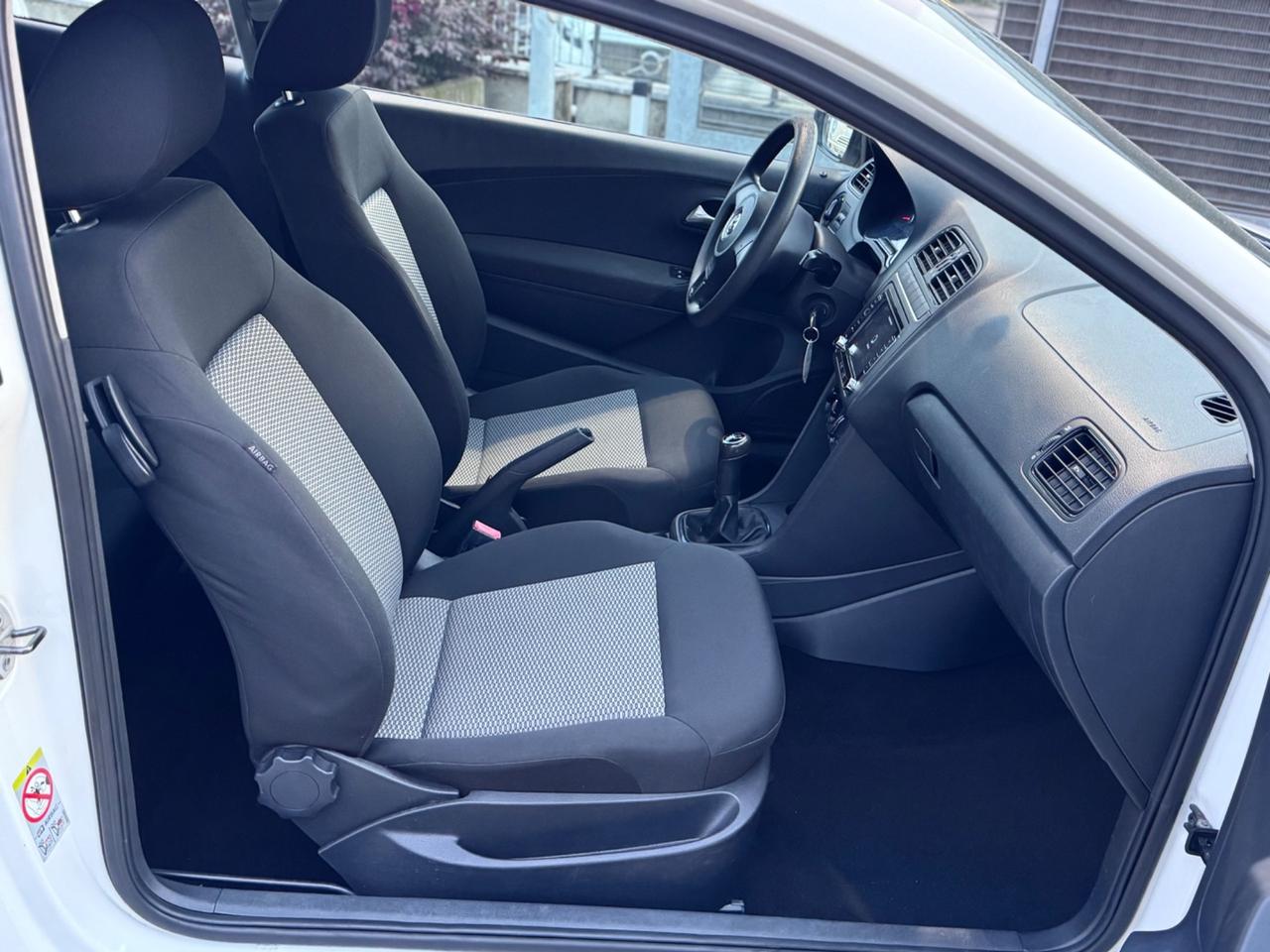 Volkswagen Polo 1.2 60cv Benzina Neopatentati 2011