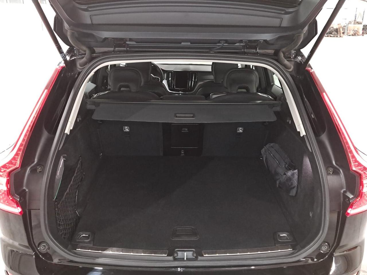 Volvo XC 60 2000 B4 (D) Mild-Hybrid Momentum AWD Automatico