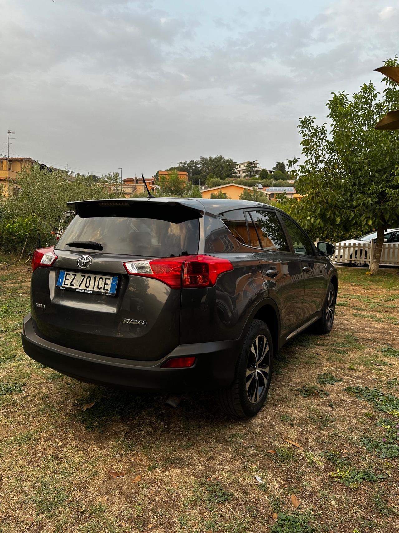 Toyota RAV 4 RAV4 2.0 D-4D 2WD Style White Ed.