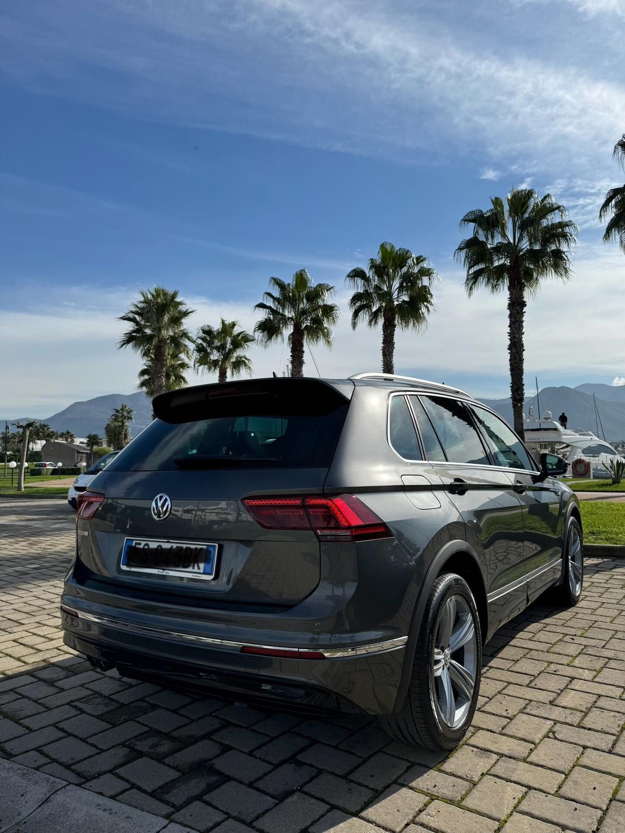 Volkswagen Tiguan R-LINE 2.0 TDI 150 cv DSG