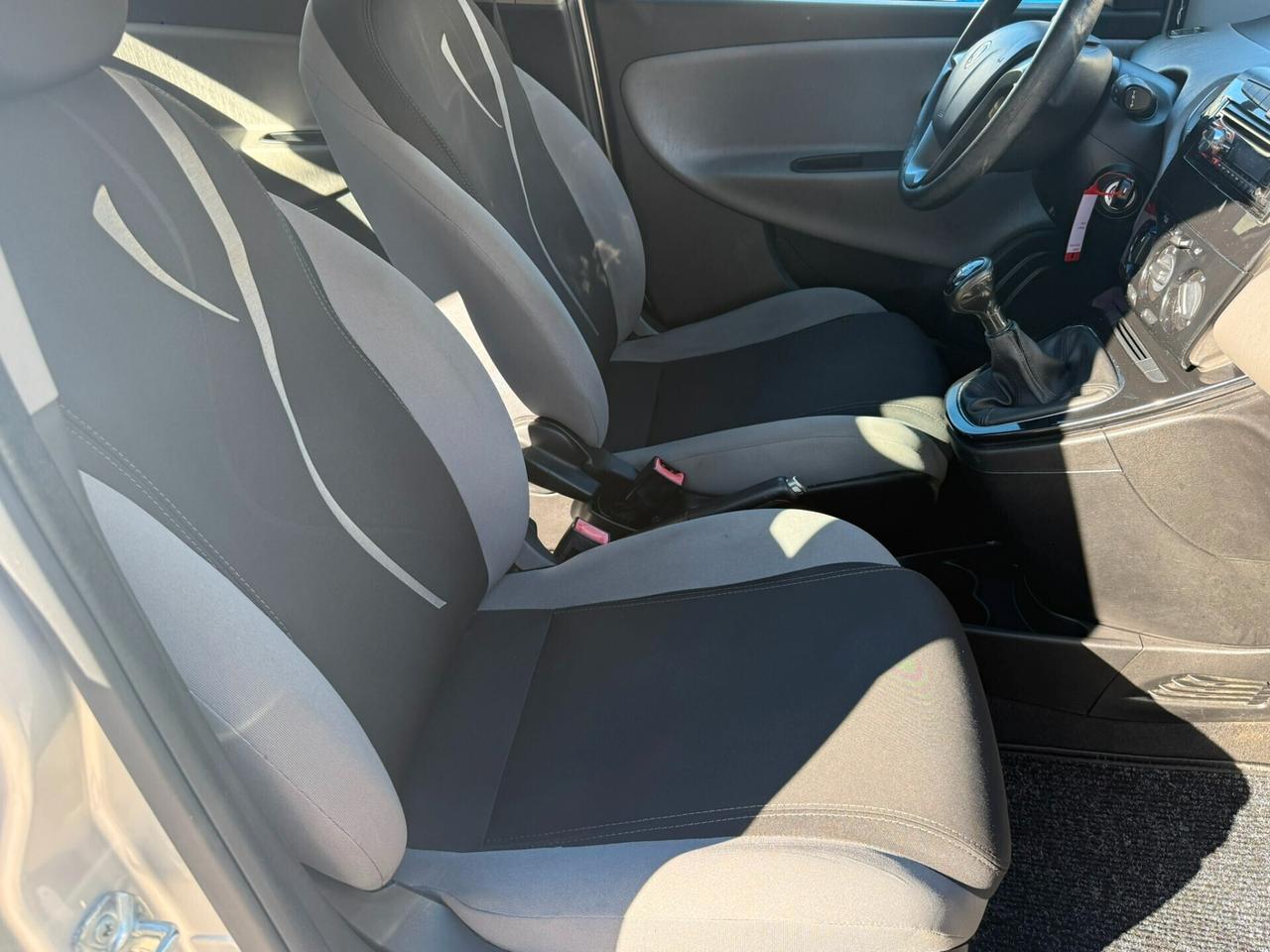 Lancia Ypsilon 1.3 MJT 16V 95 CV 5 porte S&S Silver