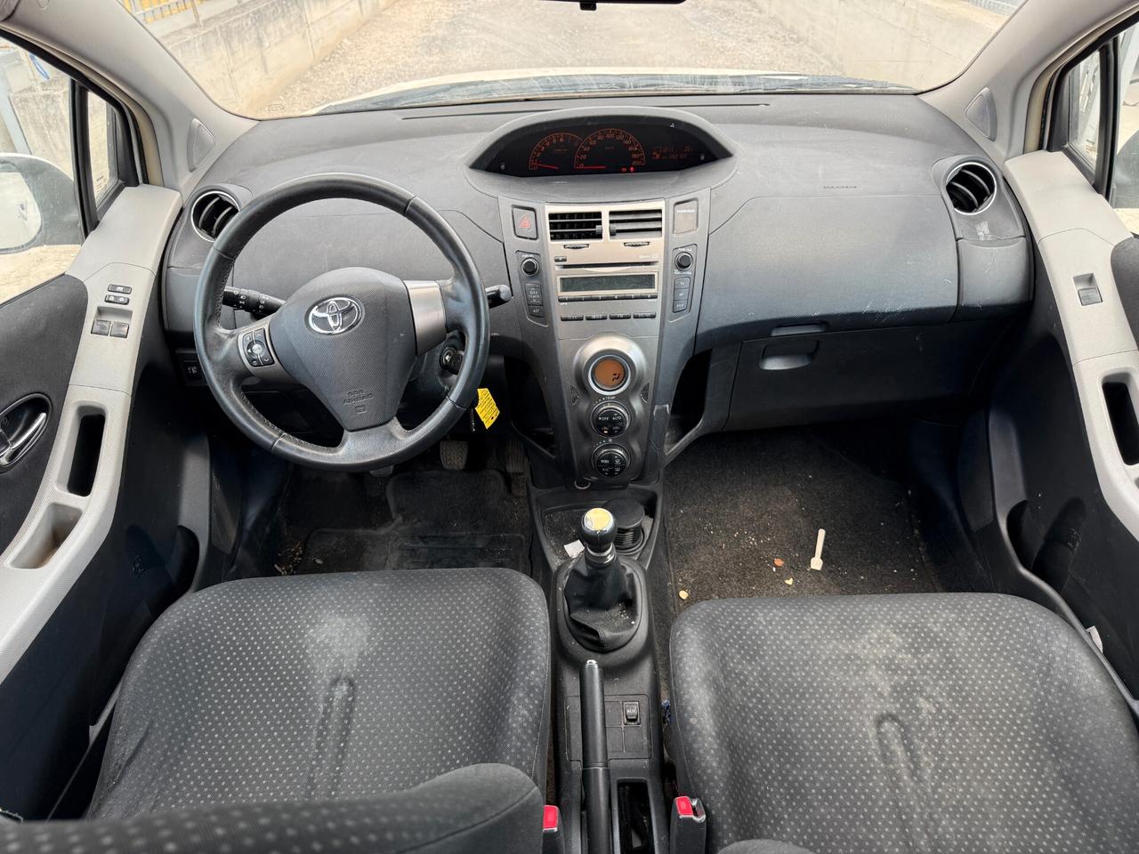 TOYOTA YARIS ANNO 2011 1.0 BENZINA *MARCIANTE