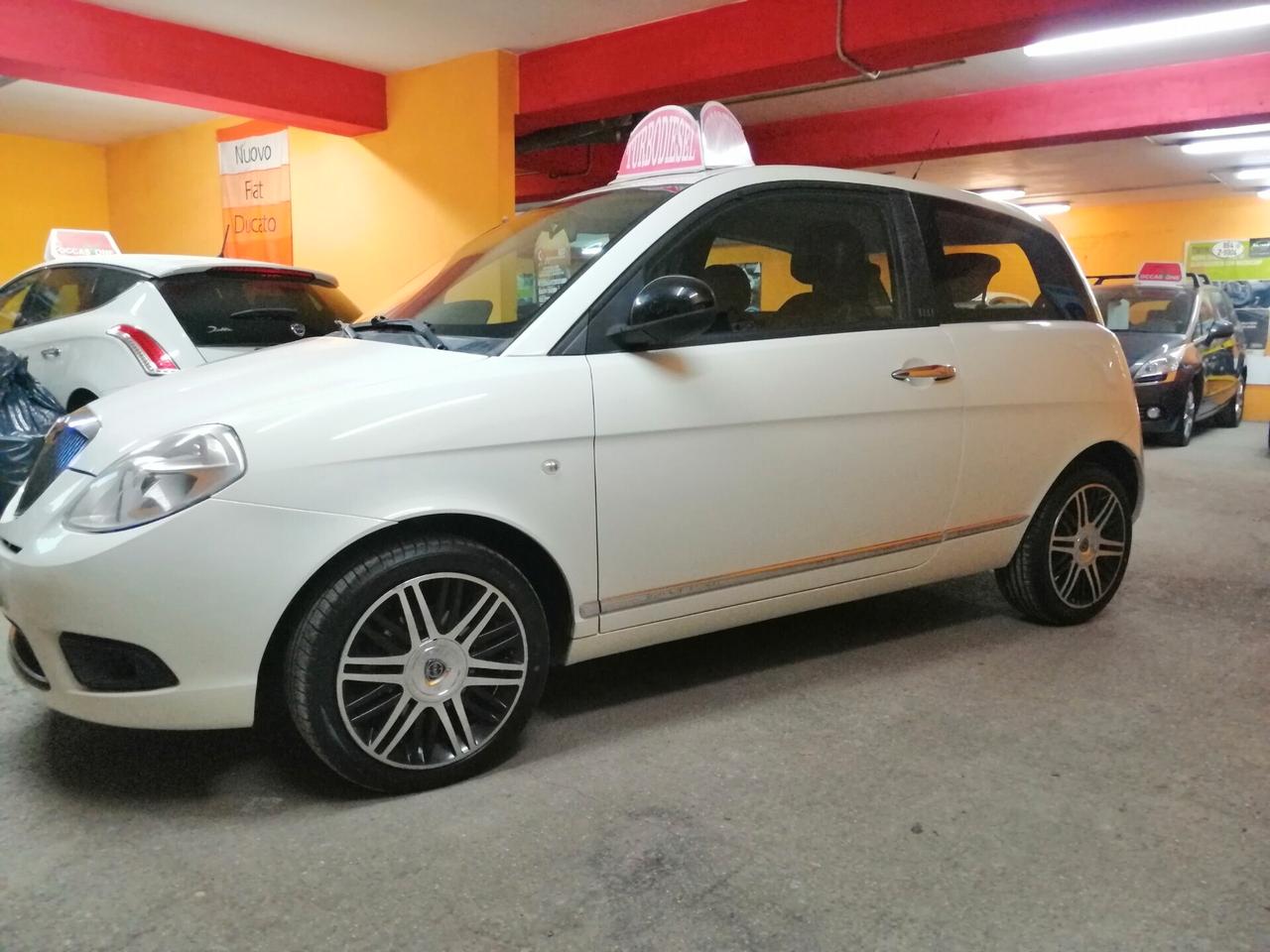 Lancia Ypsilon 1.3 MJT 75 CV Elle