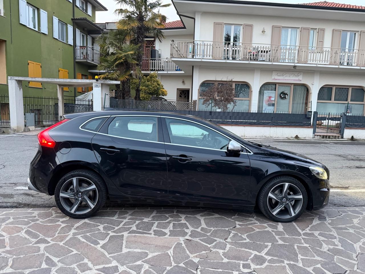 Volvo V40 D2 1.6 R-design Kinetic