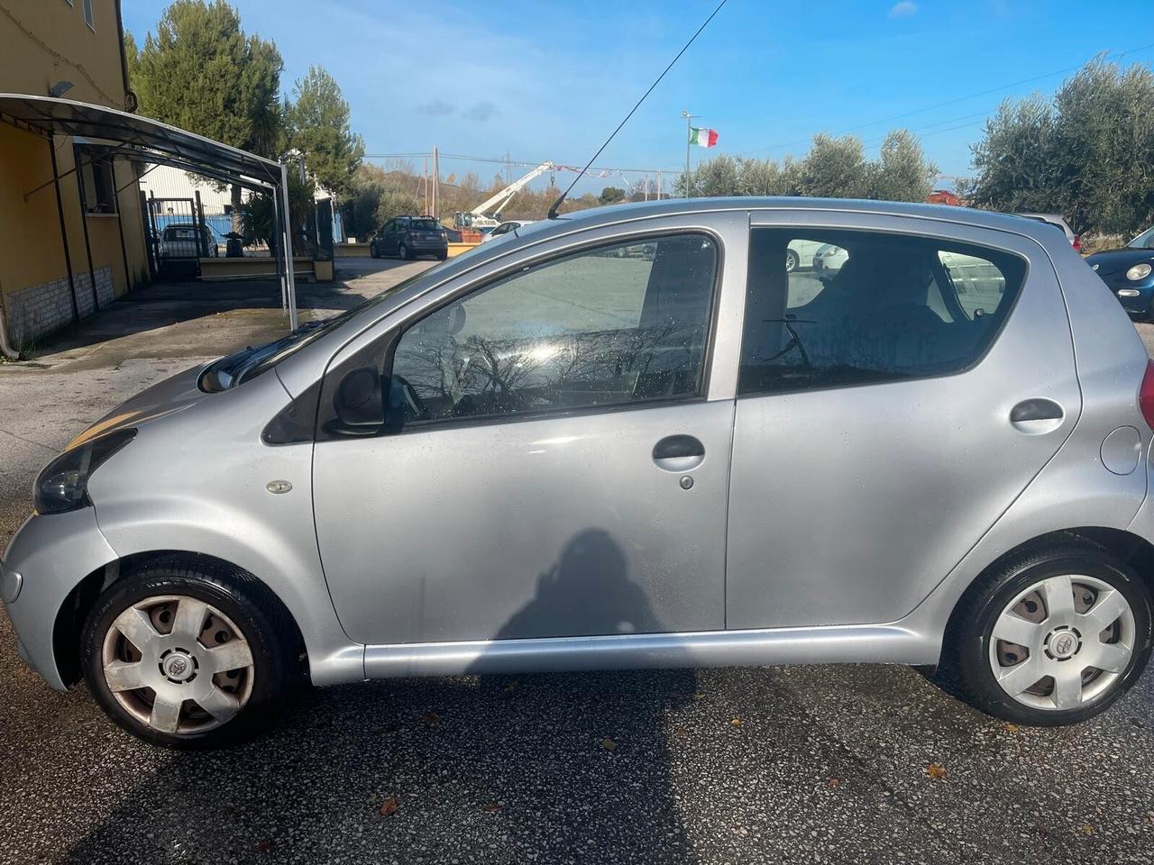 Toyota Aygo 1.0 12V VVT-i 5 porte Sol