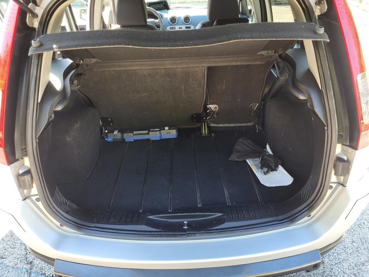 FORD FUSION 1,4 TDCi-GANCIO TRAINO-PORTAPACCHI