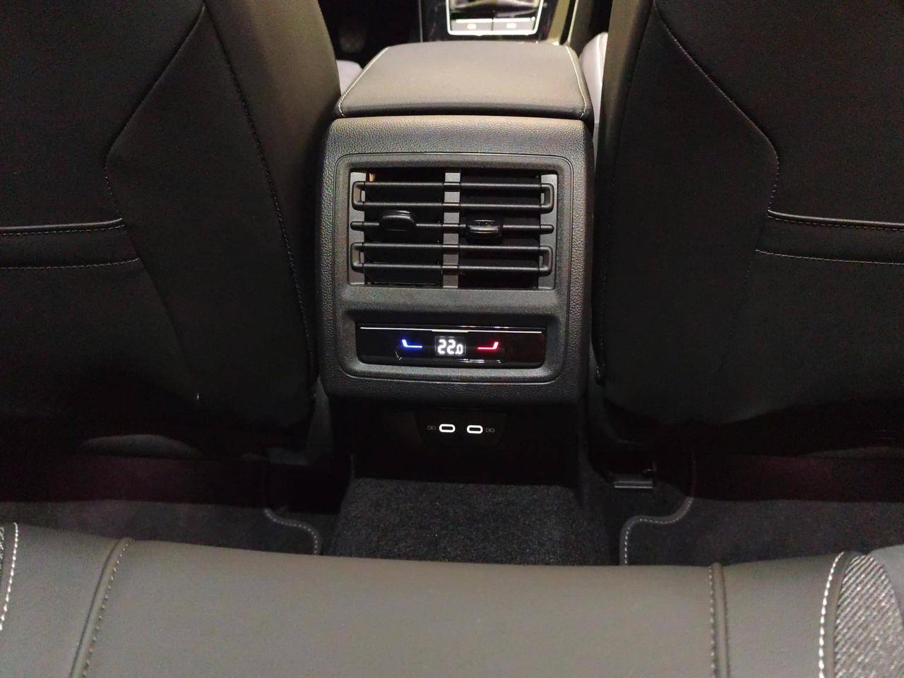 Volkswagen Golf 1.5 tsi style 150cv