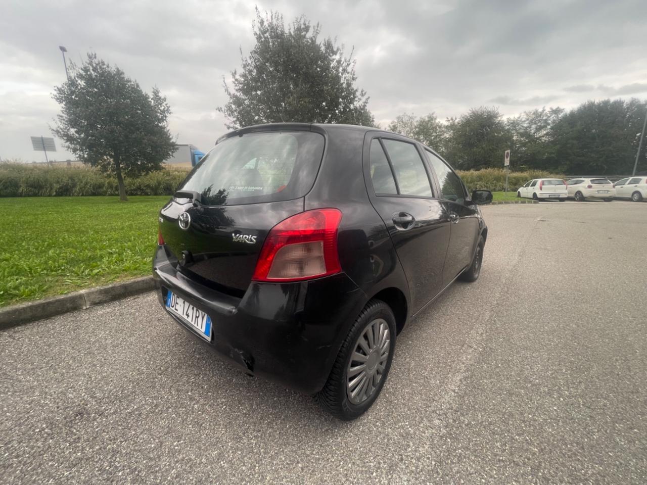 Toyota Yaris 1.0 5 porte