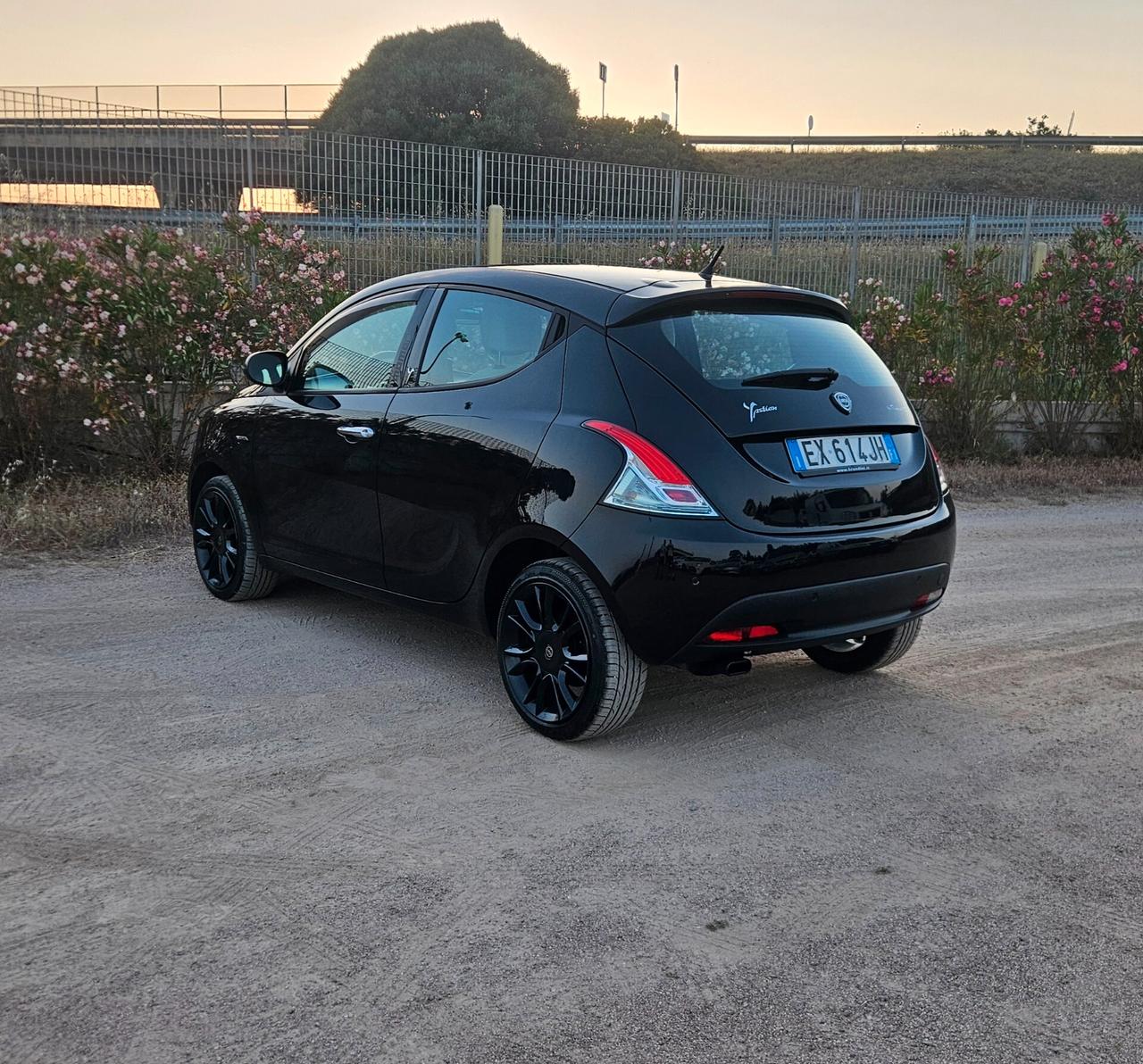 Lancia Ypsilon 1.3 MJT 16V 95 CV 5 porte S&S S Momodesign
