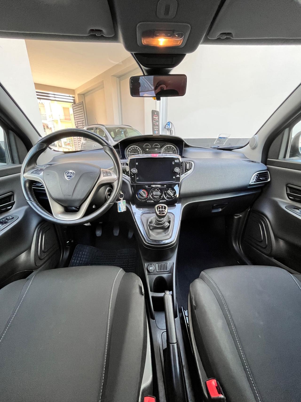 Lancia Ypsilon 1.0 FireFly 5 porte S&S Hybrid Gold