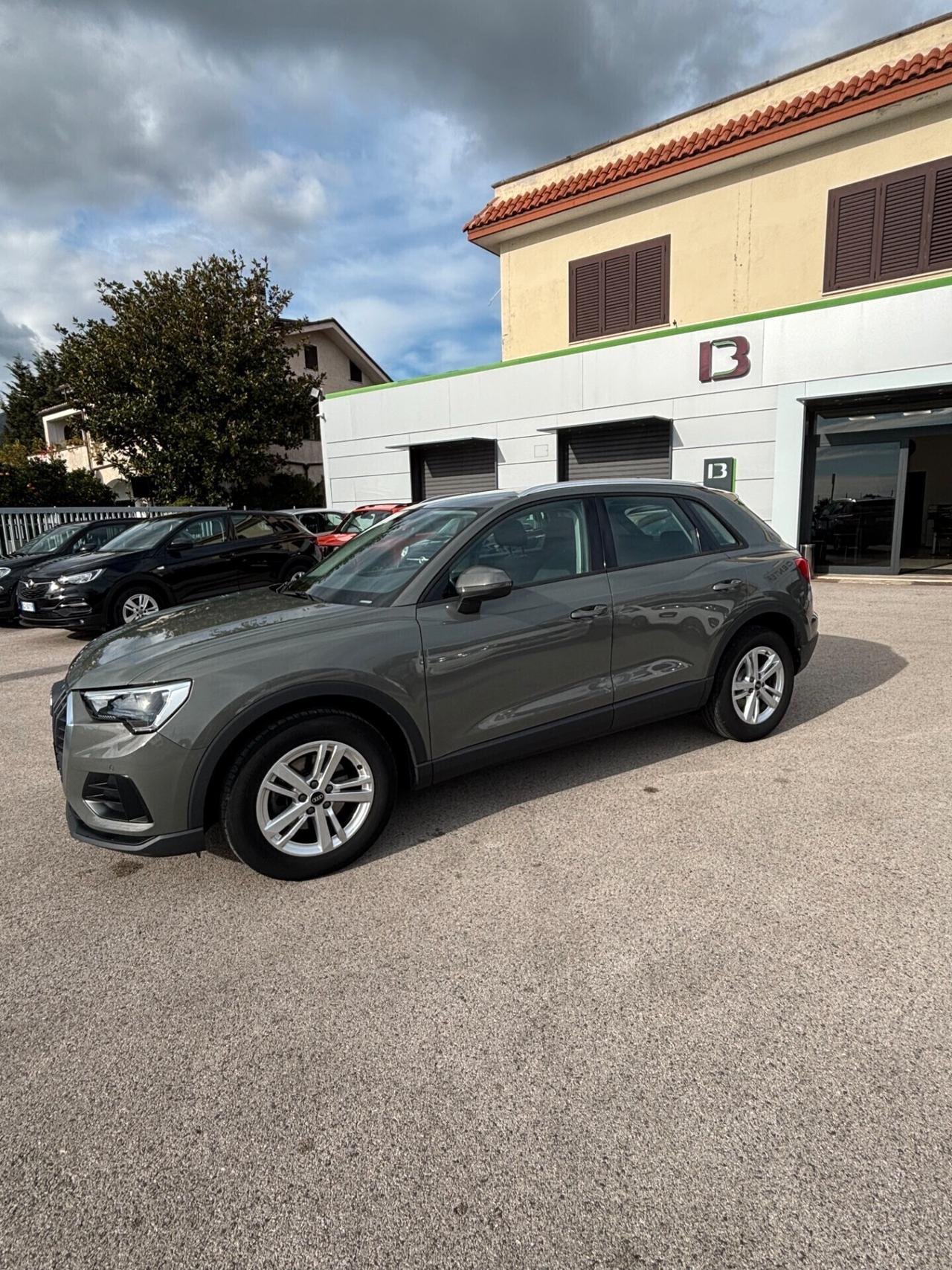 Audi Q3 35 TDI S tronic Business