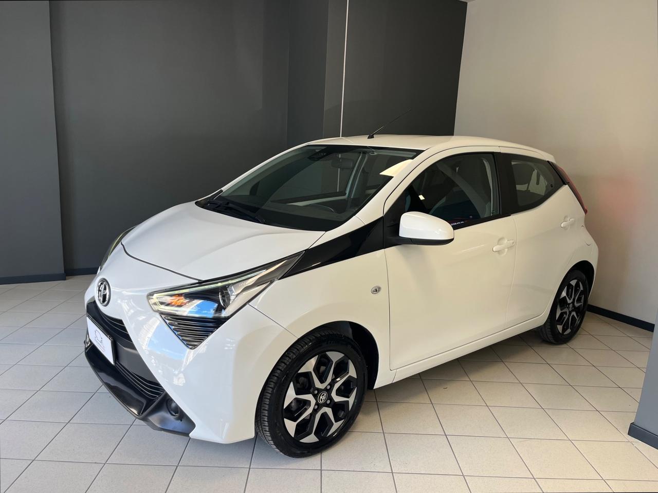 Toyota Aygo Connect 1.0 VVT-i 72 CV x-play