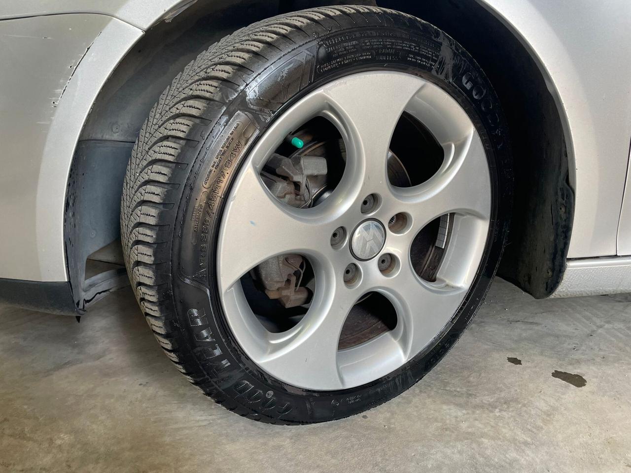 VOLKSWAGEN GOLF 2.0 SPORTLINE - NEOPATENTATI