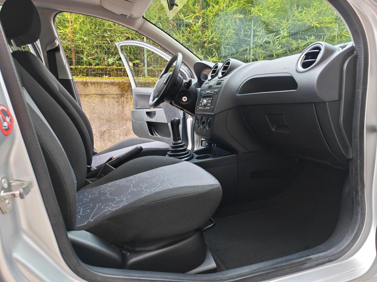 Ford Fiesta 1.2 BENZINA 75cv / 25.900km / Unipro