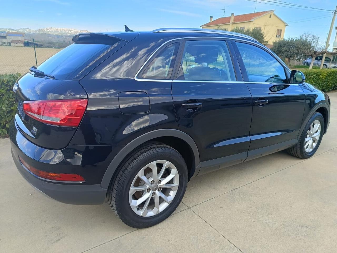 Audi Q3 2.0 TDI 150 CV Business