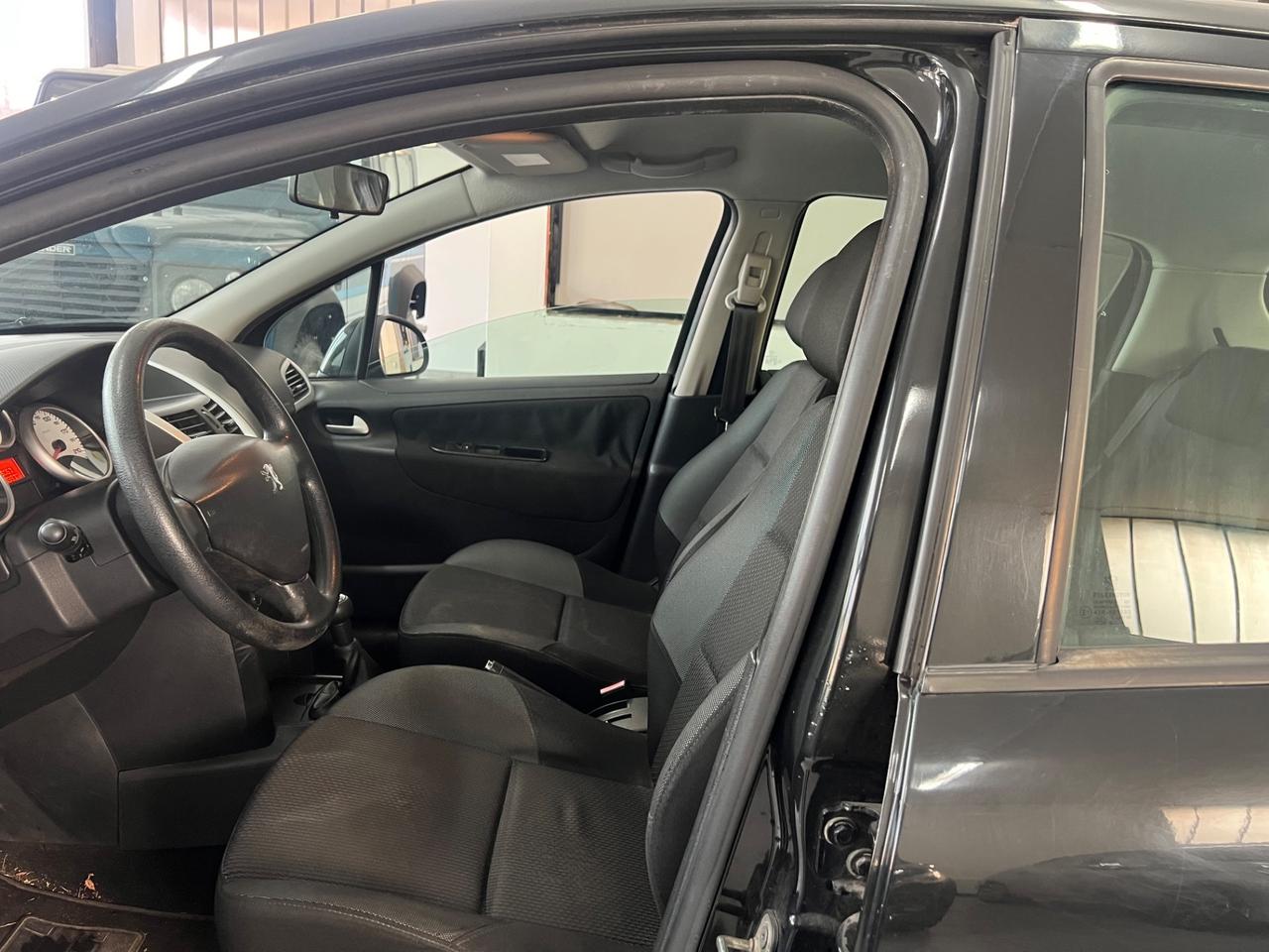 Peugeot 207 1.4 8V 75CV 5p.ECO GPL 120000KM