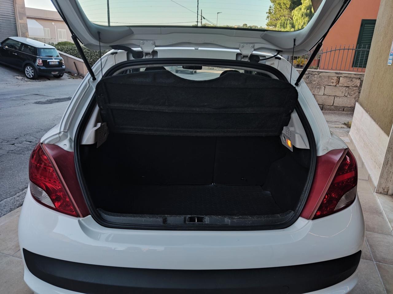 Peugeot 207 1.4 HDi XS Ok neop
