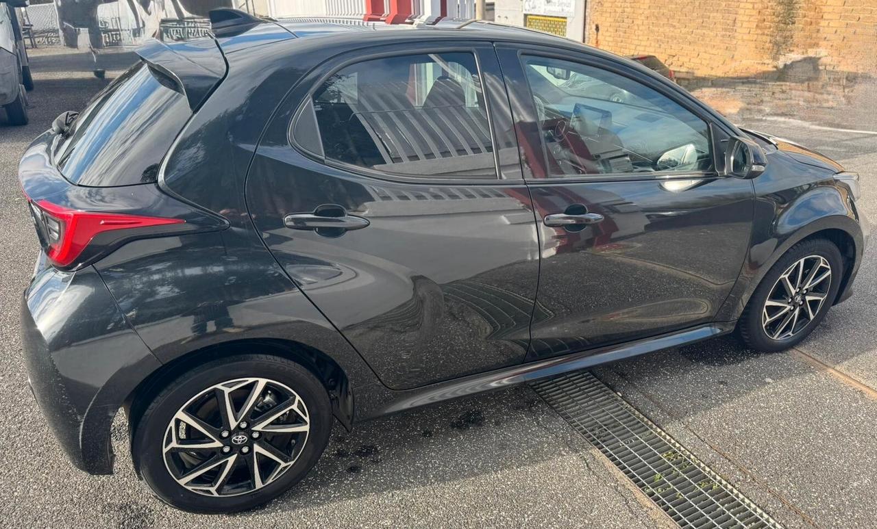 Toyota Yaris 1.5 Hybrid 5 porte Lounge tetto panoramico