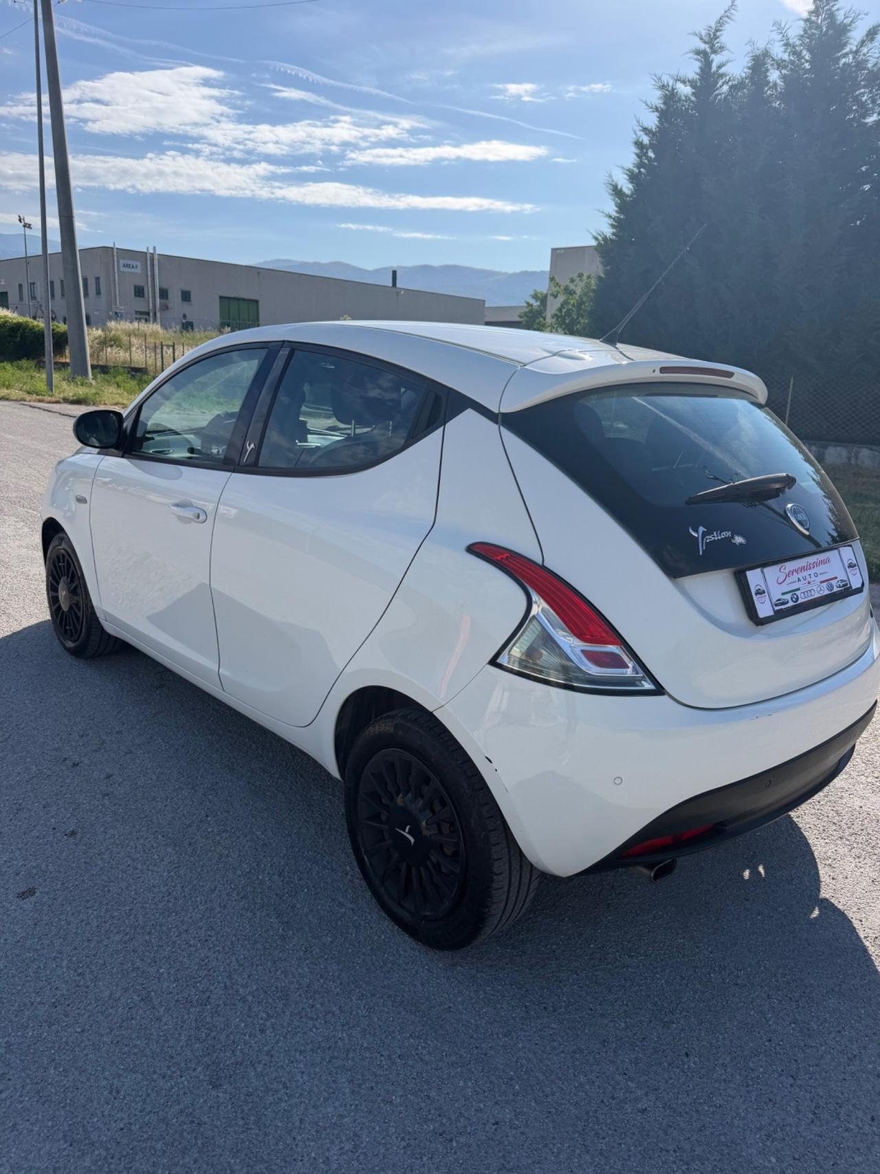 Lancia Ypsilon 1.2 69 CV 5 porte Silver