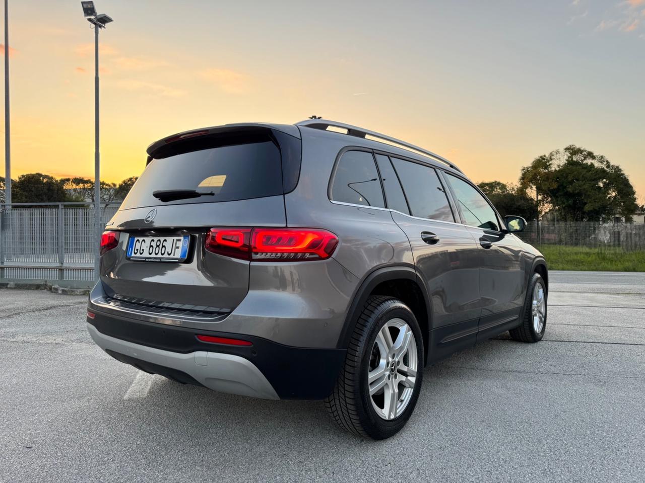 MERCEDES GLB 180d Sport - Luci Ambient Navi 18