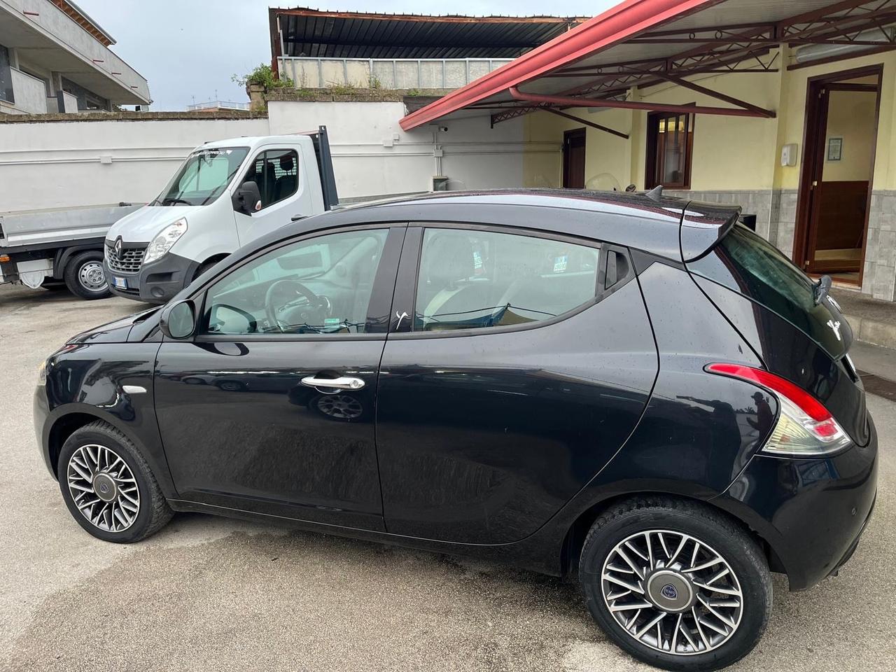 Lancia y 0.9 twinair benz.-cambio automatico-full-2016