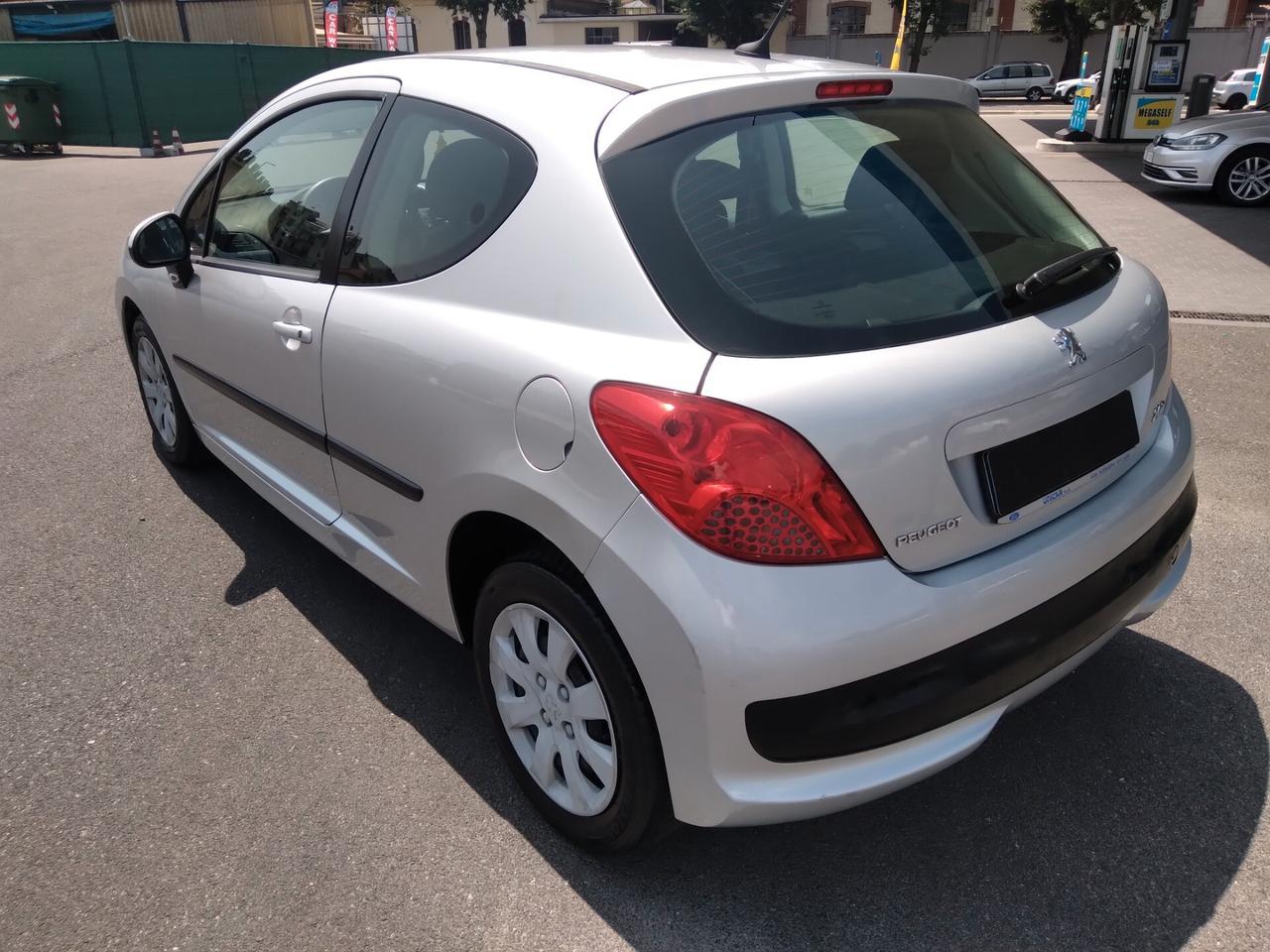 Peugeot 207 1.4 8V 75CV 3p. X Line x neopatentati