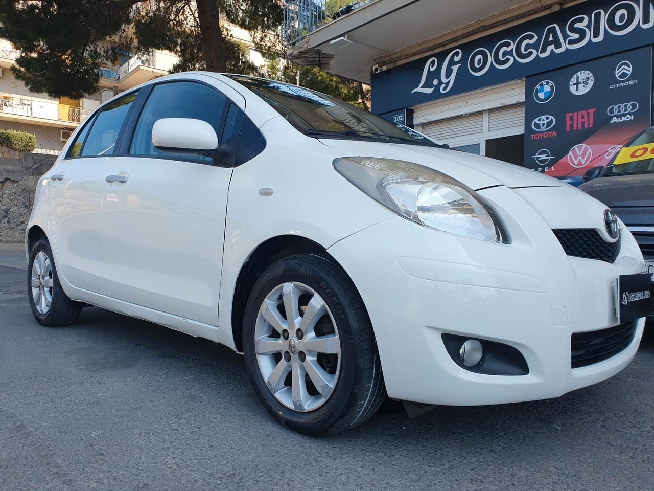 Toyota Yaris 1.3 5 porte Sol benzina anno 2011 km 135000