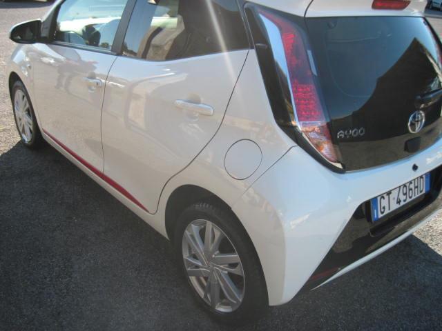Toyota Aygo 1.0 VVT-i 69 CV 5 porte x-business MMT