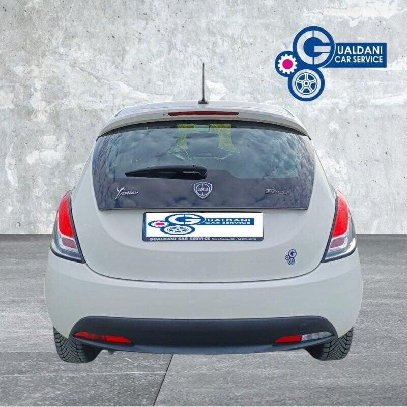 Lancia Ypsilon Ypsilon 1.0 FireFly 5 porte S&S Hybrid Ecochic Silver