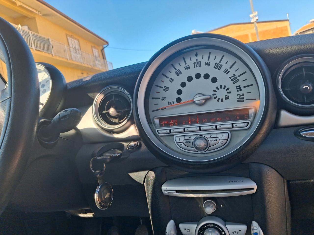 Mini Cooper 1.6 benzina tenuta benissimo
