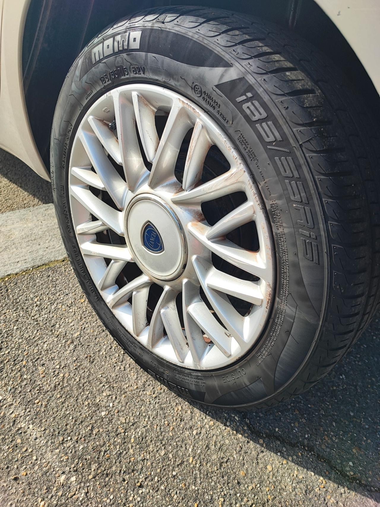 Lancia Ypsilon 0.9 TwinAir 85 CV 5 porte S&S Gold