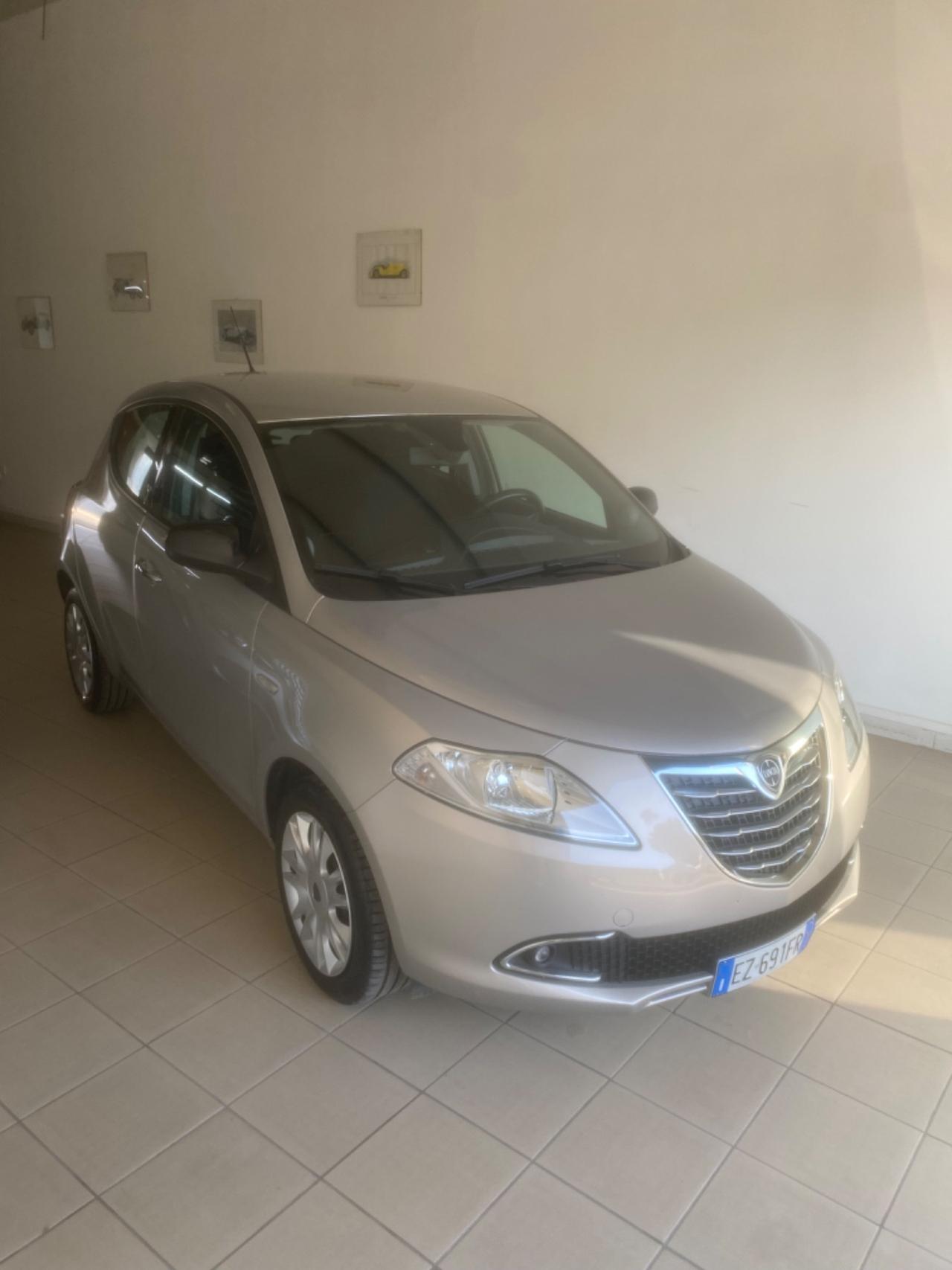 Lancia Ypsilon 1.3 MJT 16V 95 CV 5 porte S&S Silver