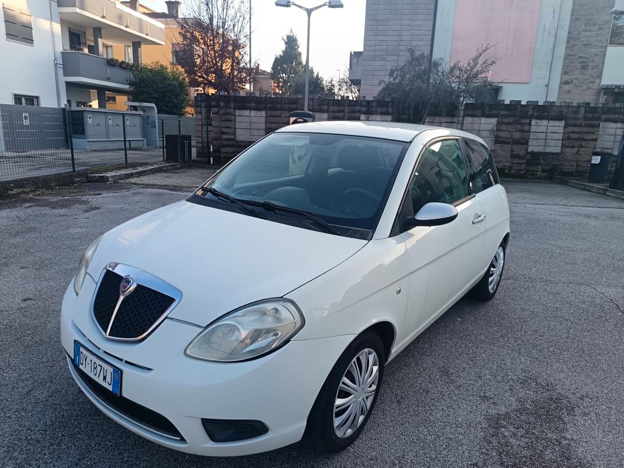 Lancia Ypsilon 1.4 Platino Ecochic GPL