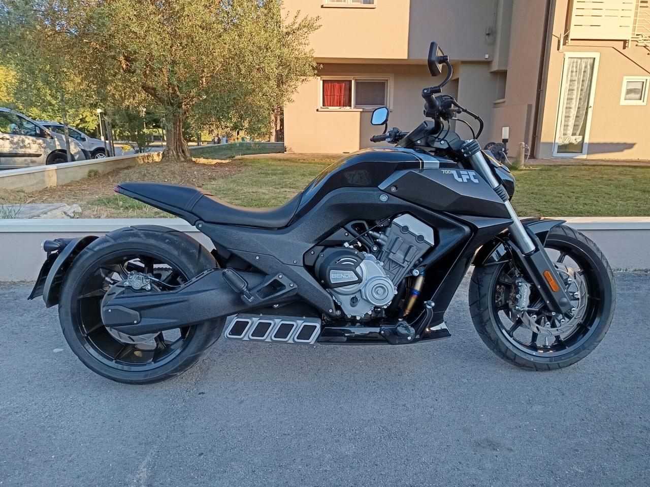 Benda LFC 700 KM/0 Tua a 145€/Mese
