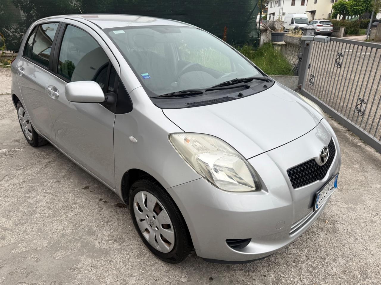 Toyota Yaris 1.0 5P. NEOPATENTATI NO BLOCCHI