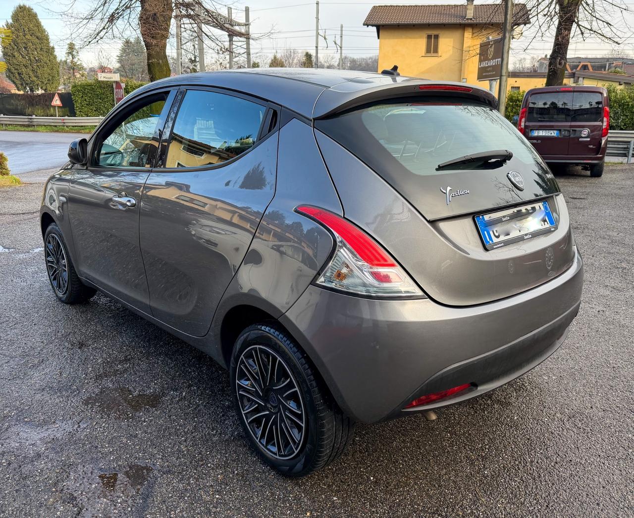 Lancia Ypsilon 1.0 FireFly 5 porte S&S Hybrid Silver