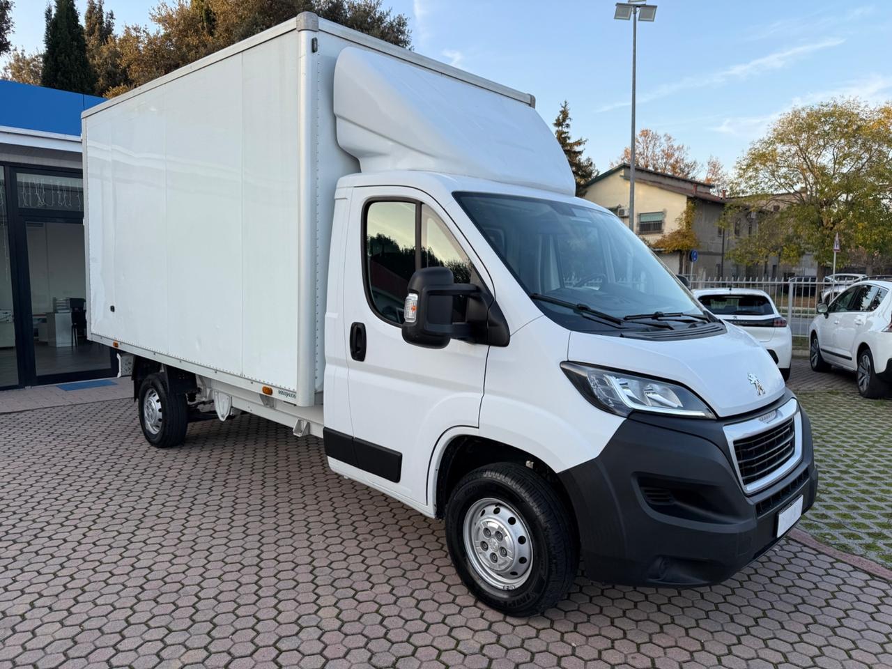 Peugeot Boxer 335 2.2 BlueHDi 140 S&S PC Cabinato
